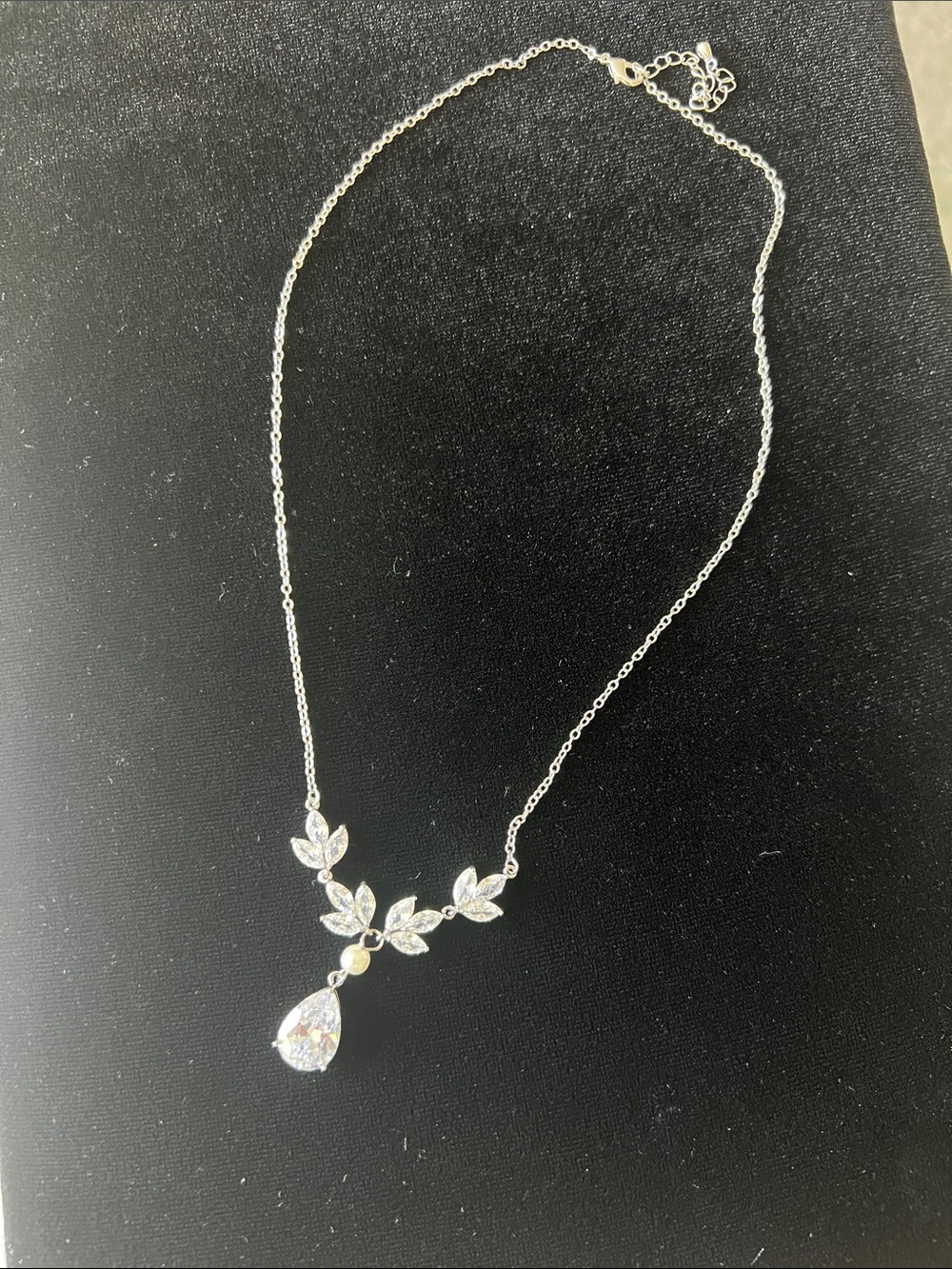 Beautiful Crystal Pendant Bridal Necklace